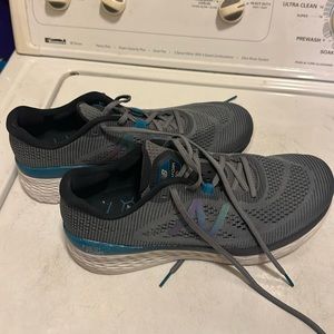 Men’s new balance fresh foam more size 10.5 excellent condition- worn once